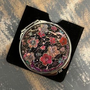 Compact mirror